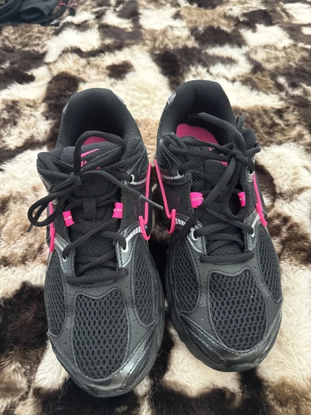 Nike Women’s Black & Hot Pink Athletic Sneakers